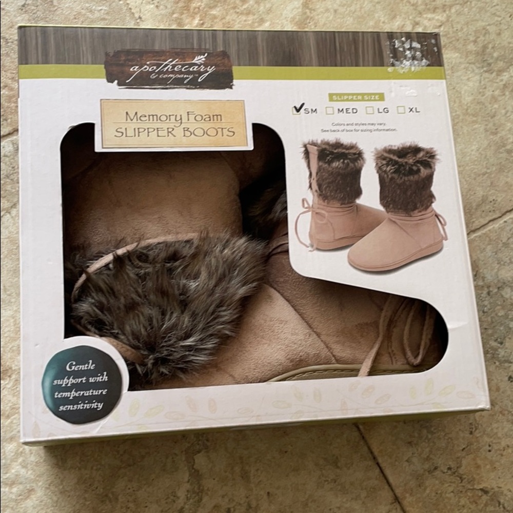NWT beige slipper boots faux fur apothecary memory foam bootie woman’s small